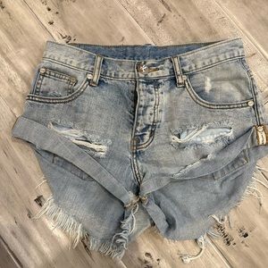 One Teaspoon bandits jeans short. Great condition.